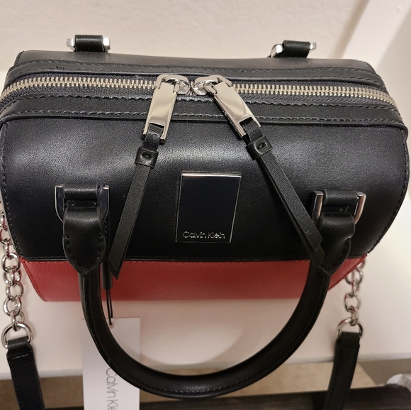 Brand New Calvin Klein Women's Crossbody - Picture 2 of 5